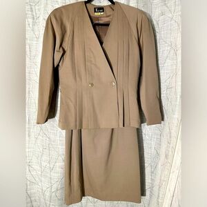 VINTAGE Kishi Suit tailored with padded shoulders, 100% wool Size 8 EUC